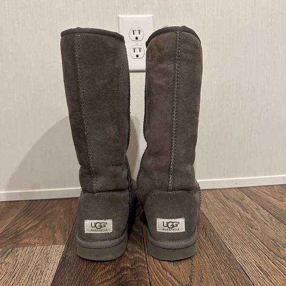 UGG boots- gray- women’s 7 - Picture 2 of 3